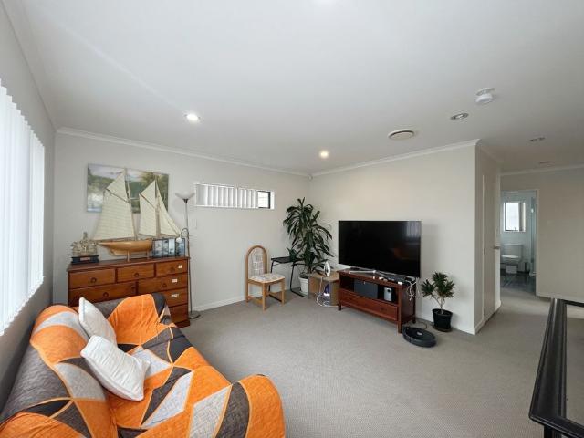 Spacious Family Living in the Heart of Ormiston