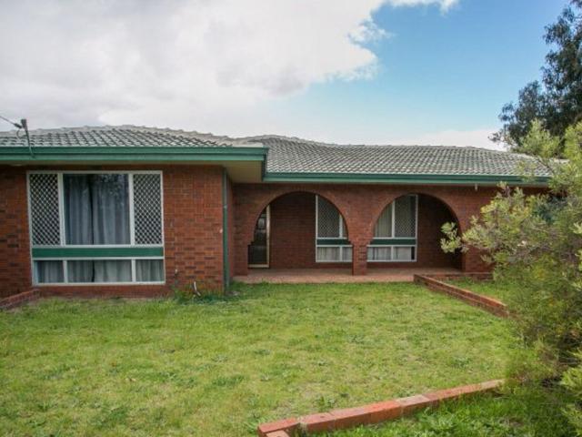 Spacious Family Living with Multiple Living Areas in an Unbeatable Location