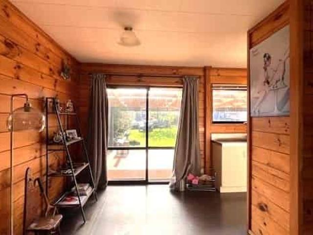 Spacious Family Living with Sleepout Quiet Location