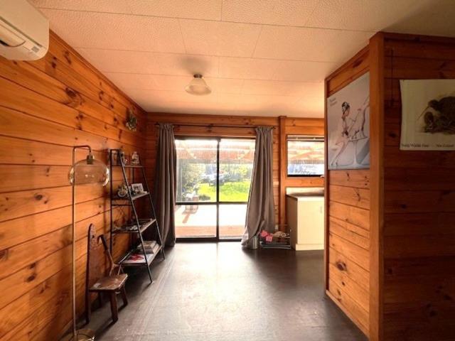 Spacious Family Living with Sleepout Quiet Location
