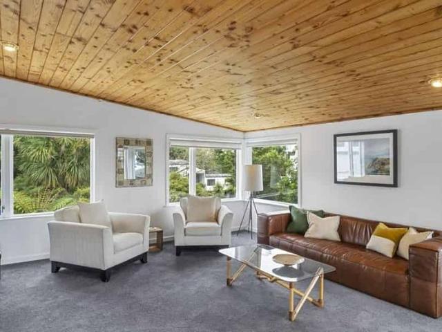Spacious Family Living with Spectacular Harbour Views