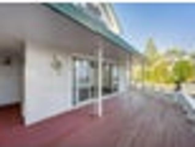 Spacious Family Living with Room for Everyone!