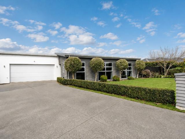 Spacious Family Living 18 Champagne Avenue, Yaldhurst