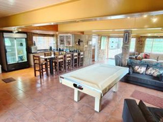 spacious family retreat with additio.