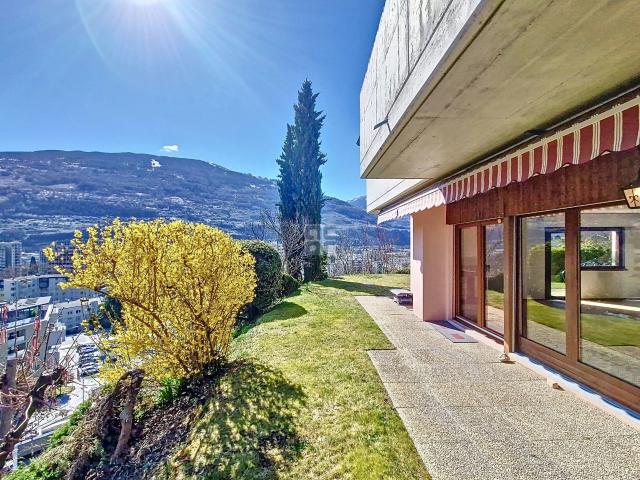 Spacious family villa with separate studio in Gravelone, Sion! Dreamo. Ch