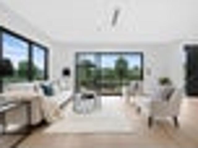 Spacious, Fabulous and FreeHold !