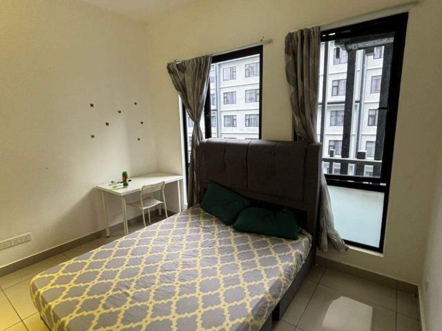 Spacious FEMALE MIDDLE ROOM