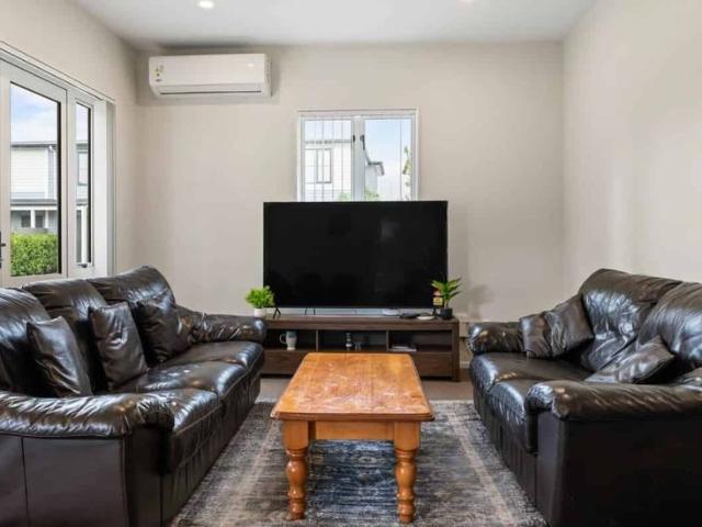 Spacious Five Bedroom Family Home in Papakura