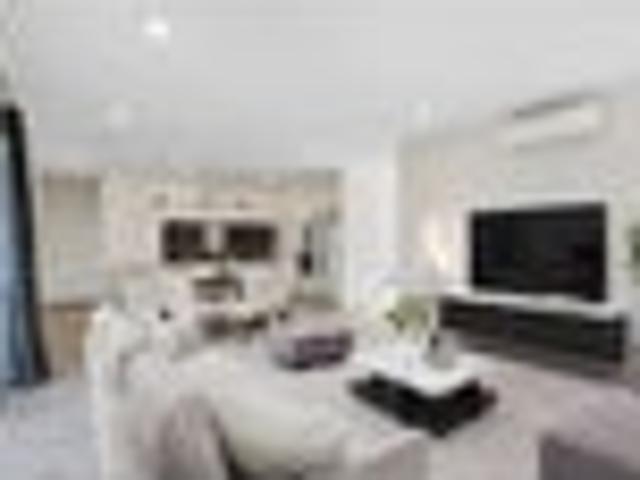 Spacious Former Show Home With Extras