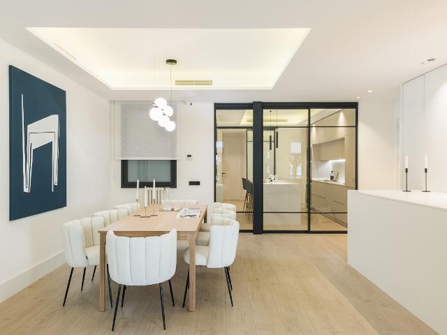 Spacious four bedroom apartment in Lista