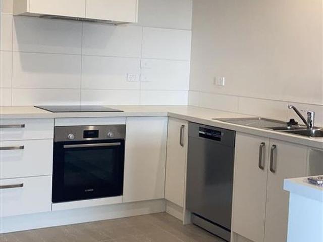 Spacious Four Bedrooms In Baverstock
