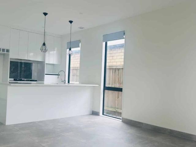 Spacious Freestanding Living with Style & Comfort