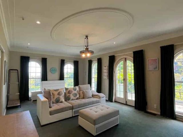 Spacious Fully Furnished Bedroom with own toilet