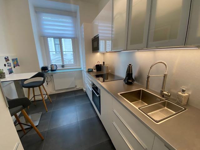 Spacious & Furnished 2 room Appartment 62m2 with top equipment! Great location in the 7th district Bernardgasse