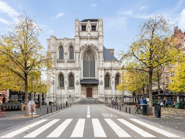 Spacious, furnished duplex with a view of St. Peter's Church