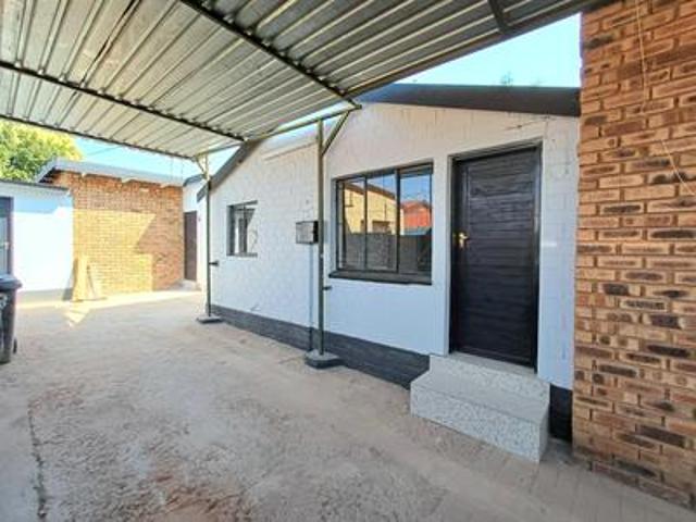 spacious ground floor 3 bedroom apar.