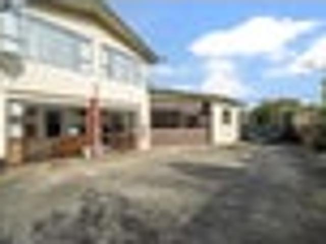 Spacious Hawthorndale Home!