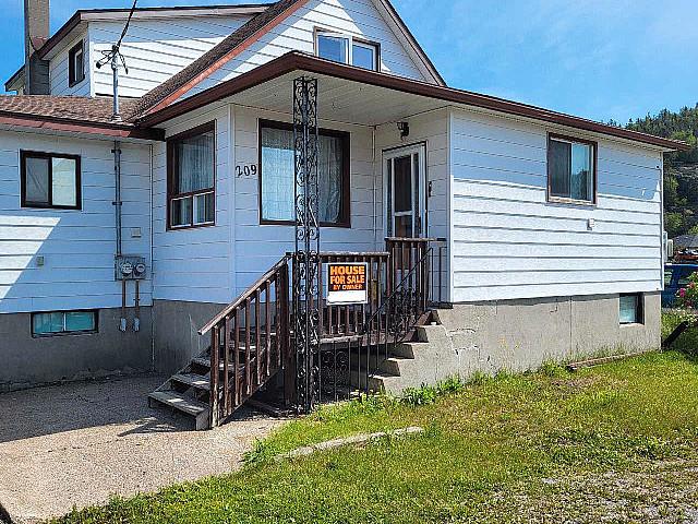 Spacious Home Or Duplex