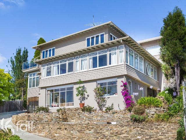 Spacious home + flat Prized location Glorious views