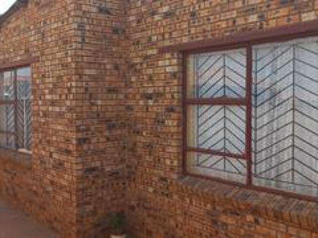 spacious home situated in mohlakeng ext 4