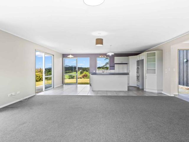 Spacious Home with 5 Bedrooms with Panoramic Parua Bay Views