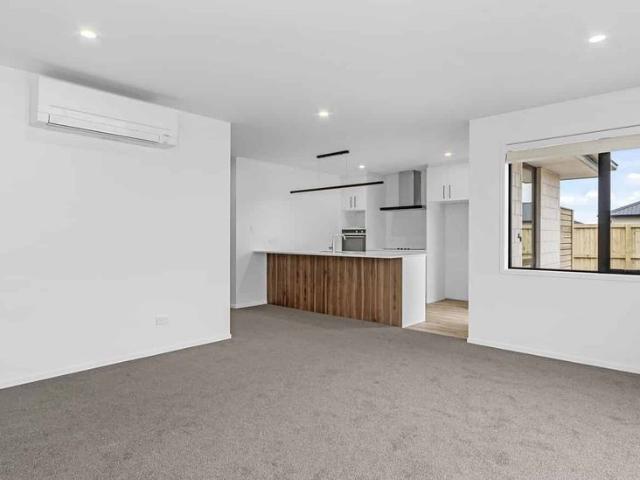 Spacious Home with Garaging