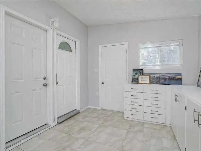 Spacious home, fully fenced yard Dover