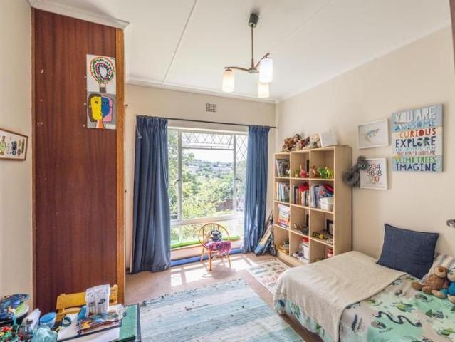 Spacious home with flatlet set in large in park like garden, measuring 2524 sq m