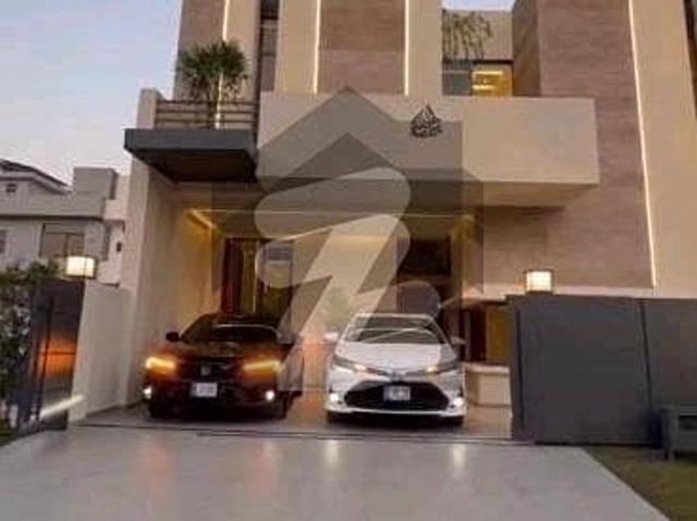 Spacious House Is Available For Sale In Ideal Location Of B 17