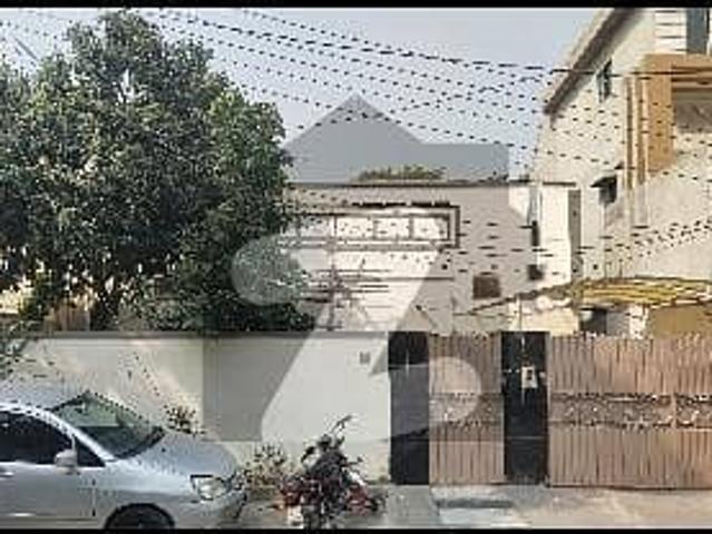 Spacious House Prime Location