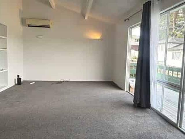 Spacious immaulate 2 Bedrooms Glenfield