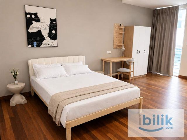 Spacious Landed Cozy Large Bedroom For Rent At Gelugor Penang