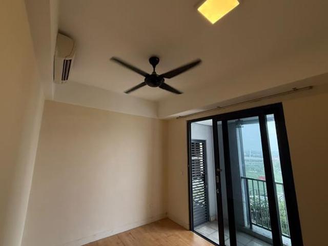 Spacious Layout Apartment For Rent at Radia Residence