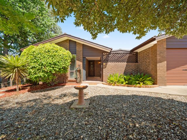 Spacious living and beautiful gardens