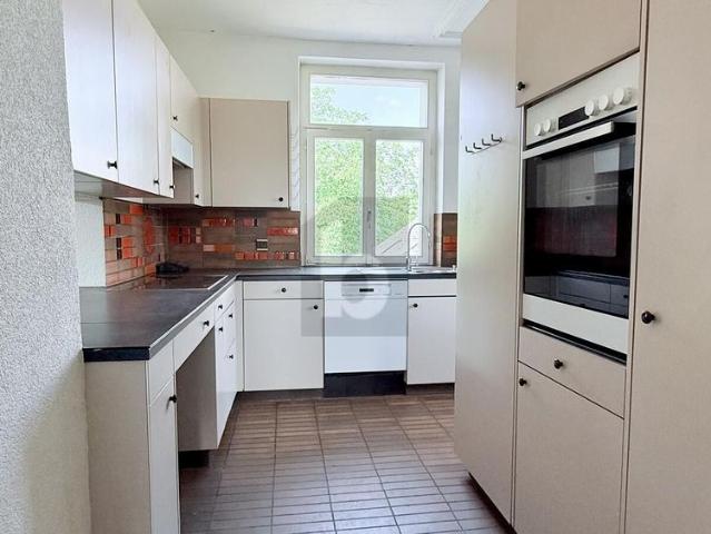 SPACIOUS LIVING ACCOMMODATION OVER TWO FLOORS WITH GARDEN
