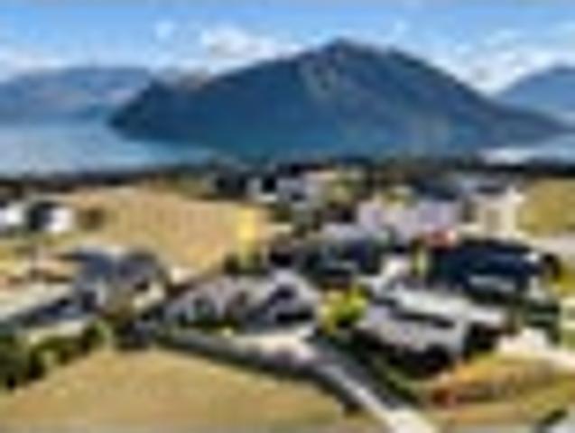 Spacious Living, Great Parking, Mountain Views