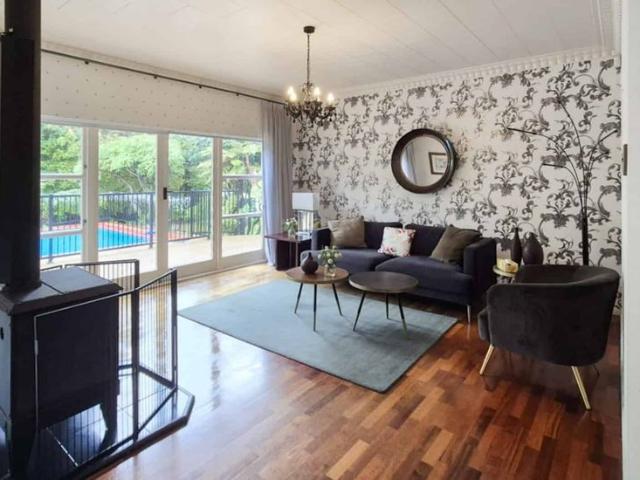 Spacious living in Springfield with a Pool