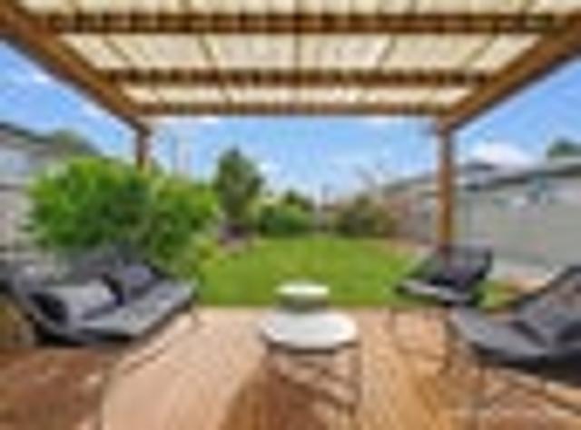 Spacious Living on HRZ land Close to CBD