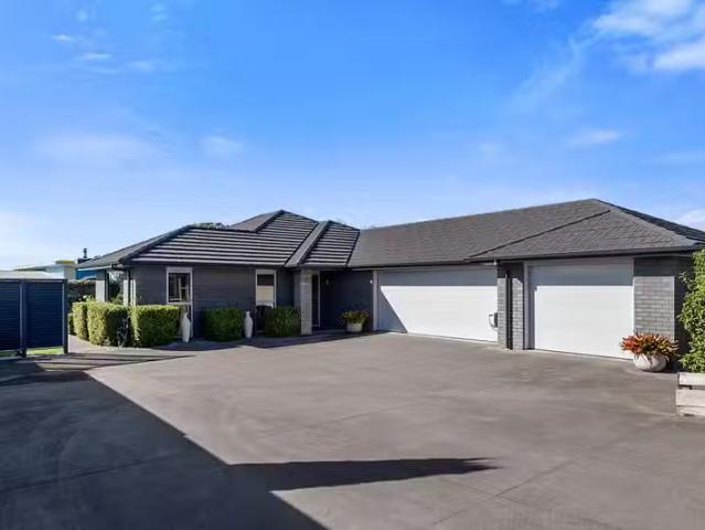 SPACIOUS LIVING WITH ROOM FOR EVERYTHING – First National Real.