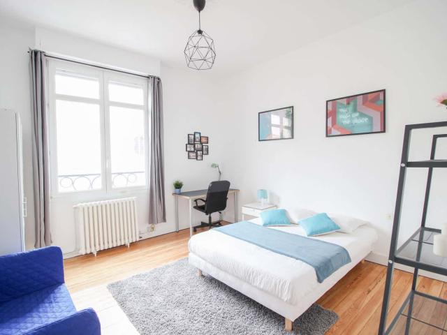 Spacious luminous bedroom 16m² BO9