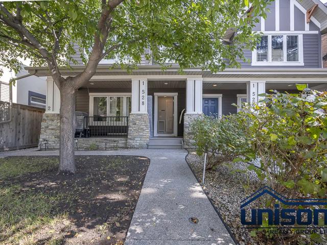 Spacious Luxury Townhome in Prime Parkdale Location