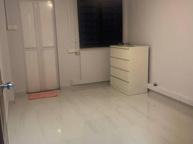 Spacious Master Bedroom for Rent – Jurong West Street 42