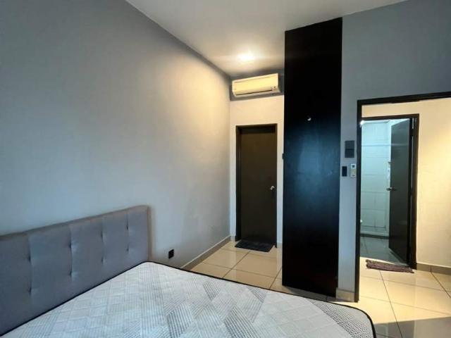 Spacious Master Bedroom @ Parklane OUG | Private Bathroom | Fully Furnished |
