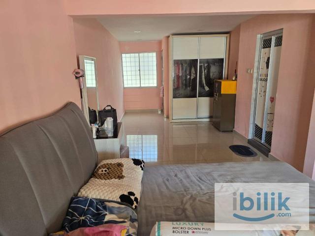 [Spacious Master Room w/ Private Bath] Landed House @ Taman Sri Sinar | Walk to United Point & AEON