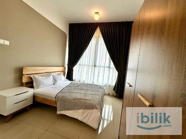 Spacious Master Room with Private Bathroom Near MRT Maluri