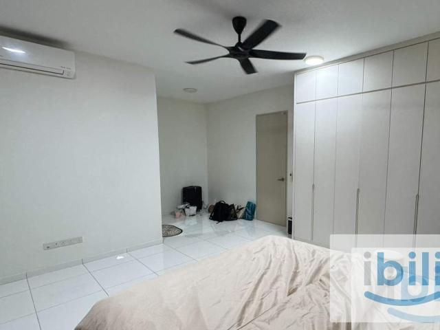 Spacious Master Room at Bukit Indah