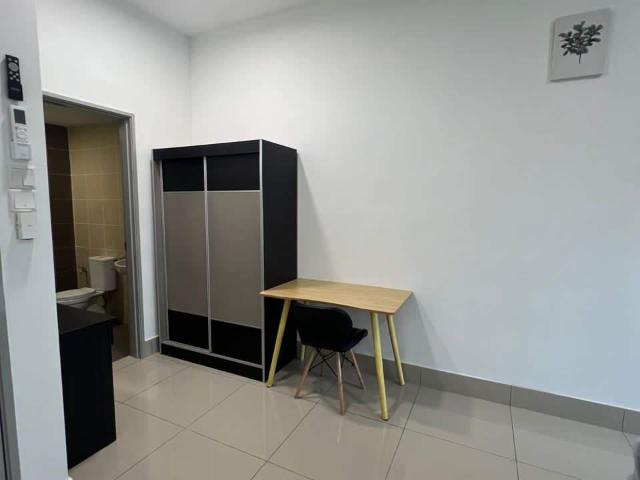 Spacious master room at Razak City, KL, Near LRT Salak Selatan