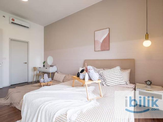 Spacious Master Room Near MRT Maluri | Fully Furnished