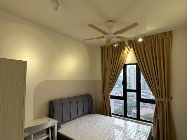 Spacious Medium Bedroom – Cozy Living Made Easy!