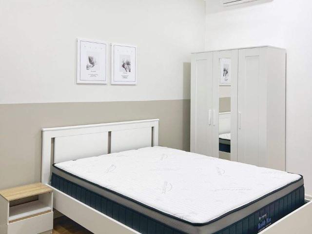 Spacious Medium Bedroom | Near MRT Maluri